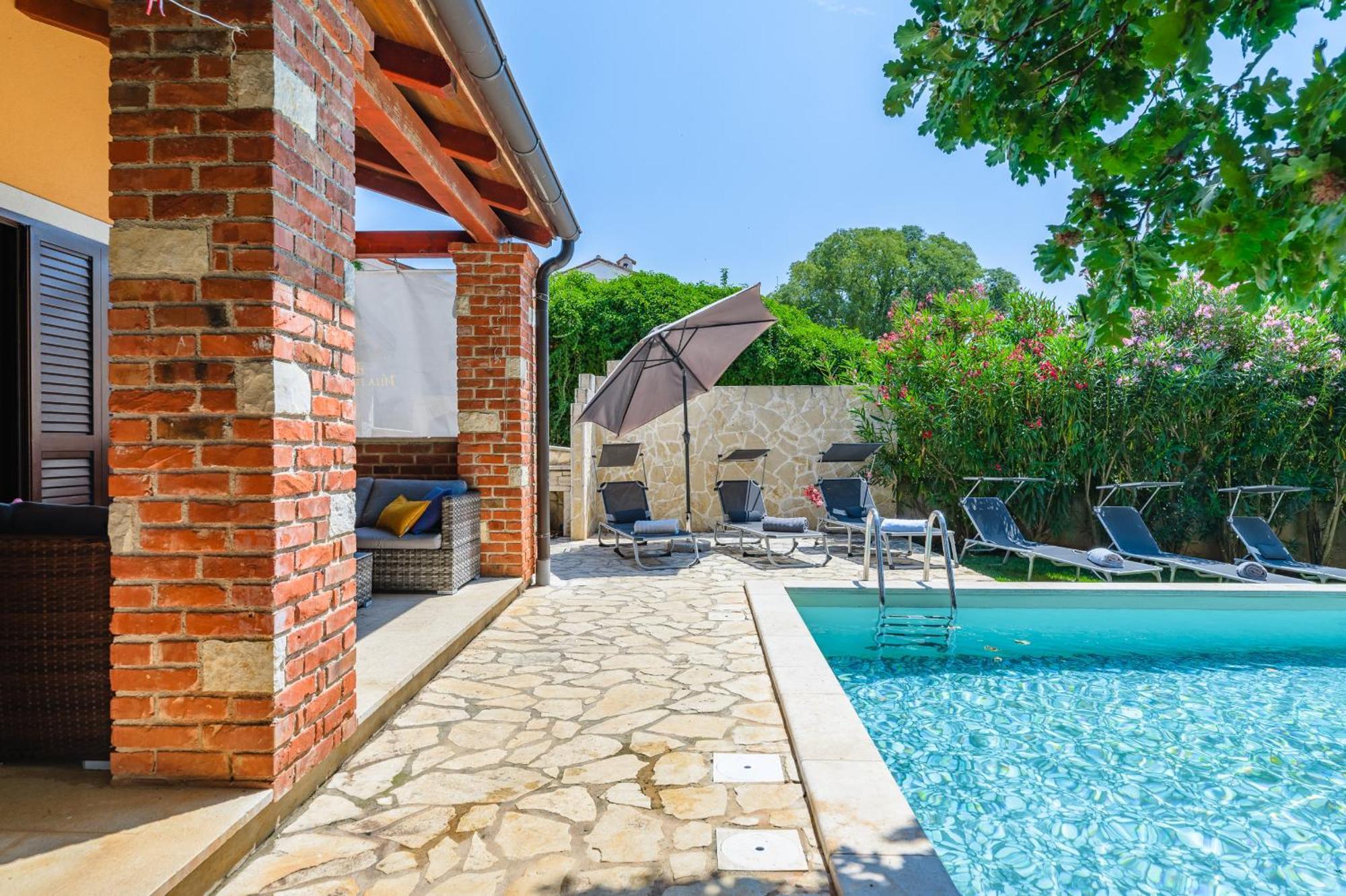 Villa Hrast Bacva Višnjan Exterior foto